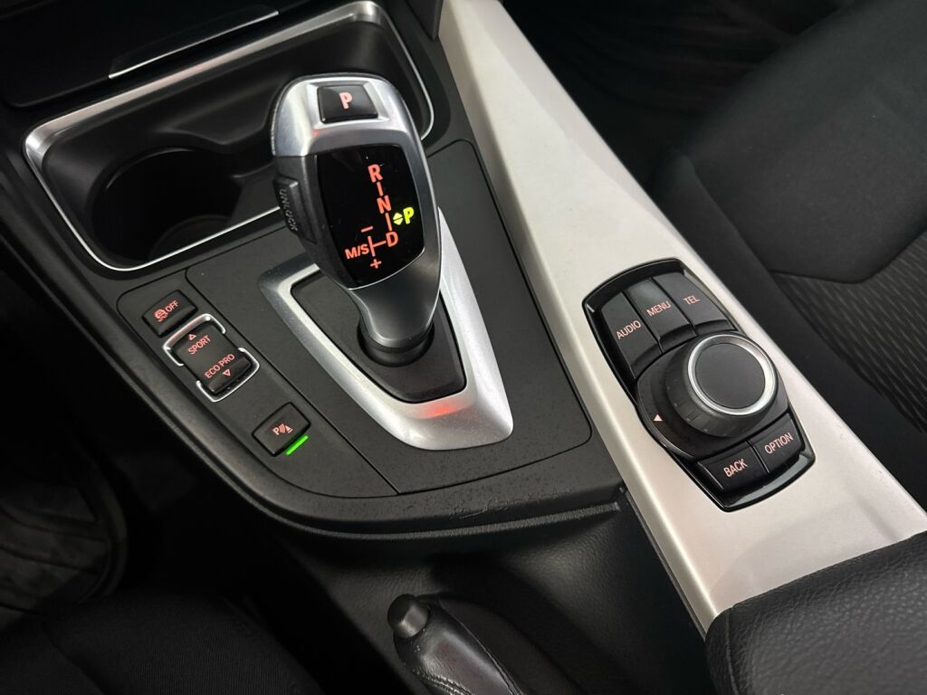 BMW 320 Gran Turismo 2014 Musta