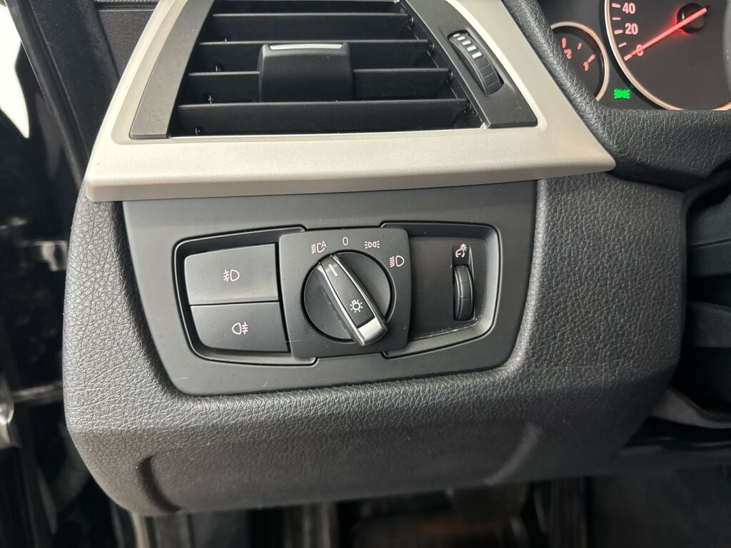 BMW 320 Gran Turismo 2014 Musta