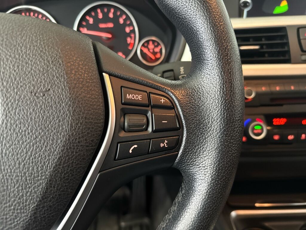 BMW 320 Gran Turismo 2014 Musta