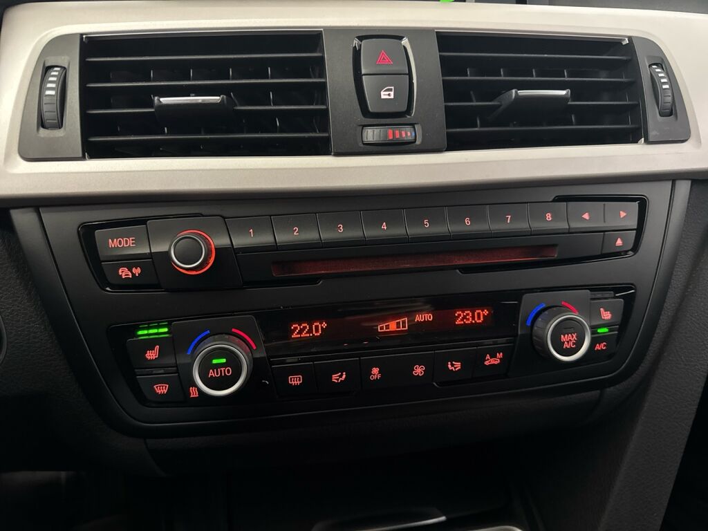 BMW 320 Gran Turismo 2014 Musta