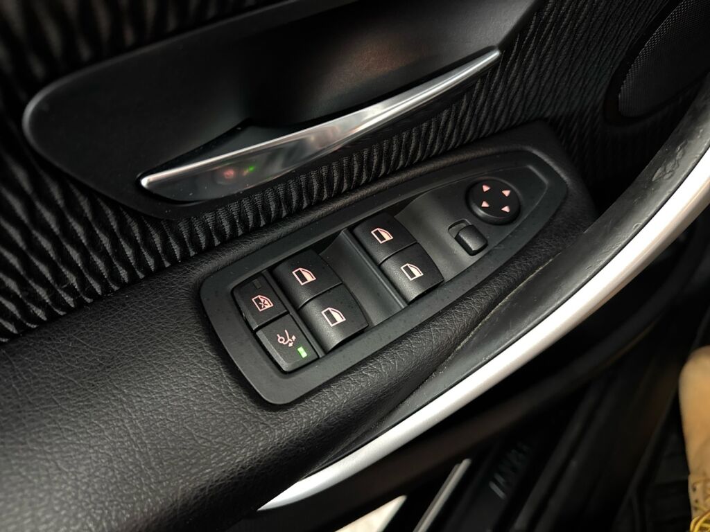 BMW 320 Gran Turismo 2014 Musta