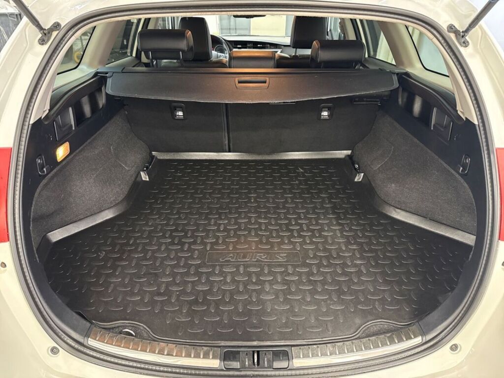 Toyota Auris 2014 Valkoinen