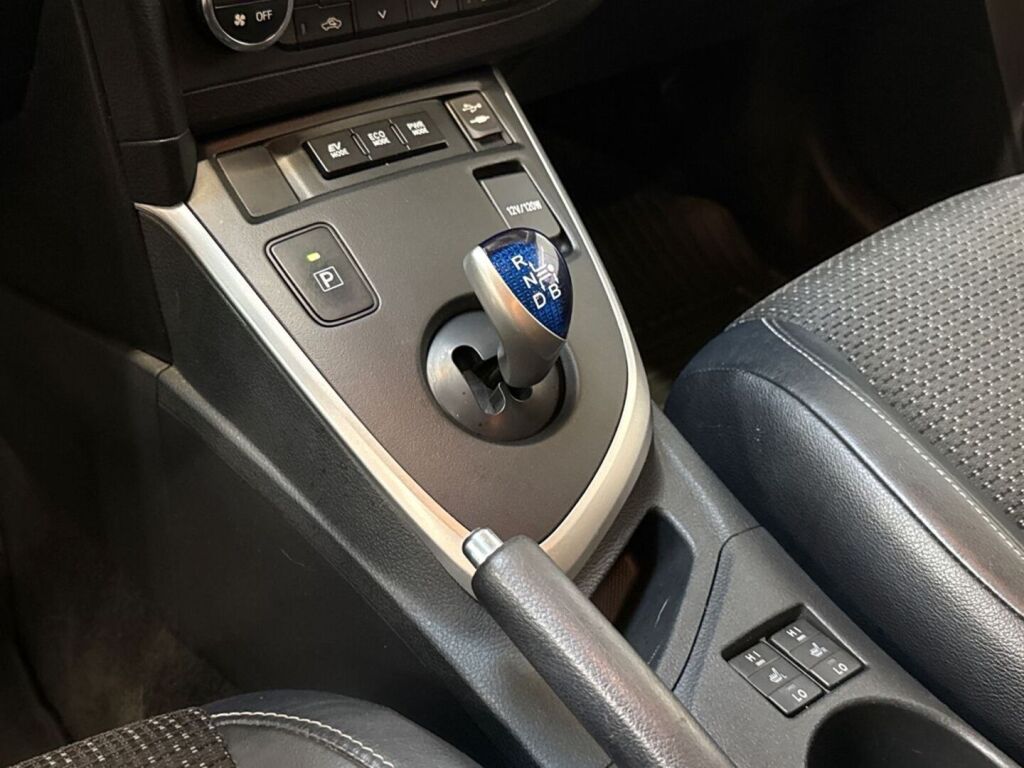 Toyota Auris 2014 Valkoinen