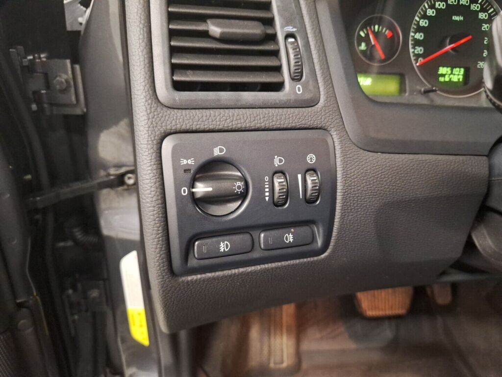 Volvo V70 2006 Harmaa