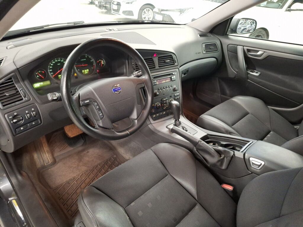 Volvo V70 2006 Harmaa