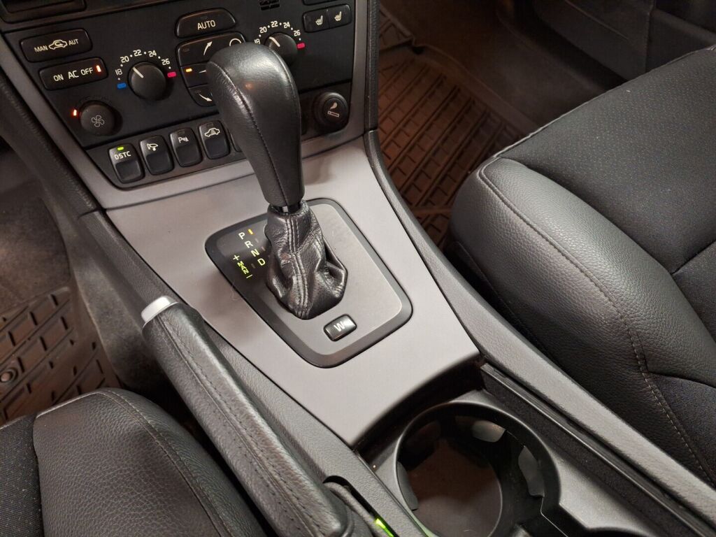 Volvo V70 2006 Harmaa