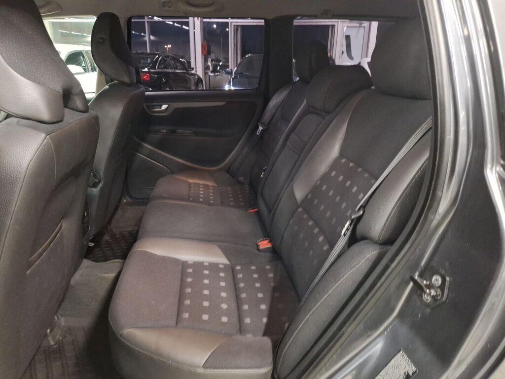 Volvo V70 2006 Harmaa