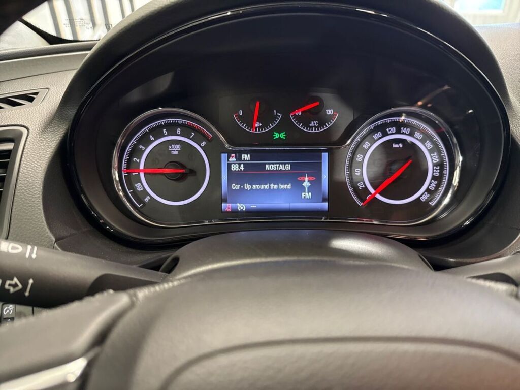 Opel Insignia 2014 Valkoinen