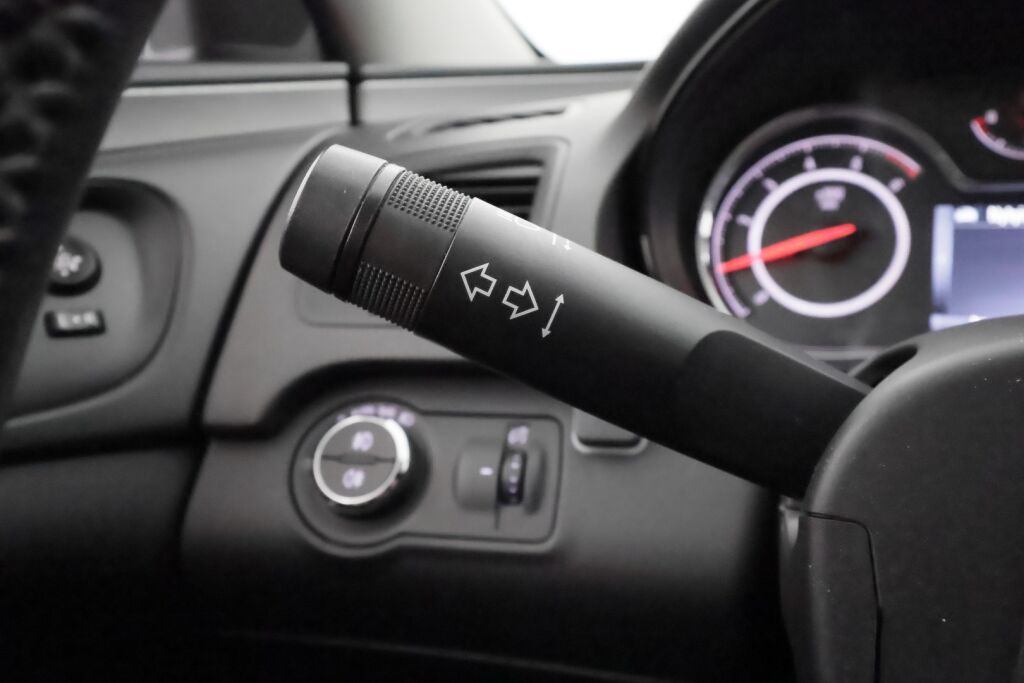 Opel Insignia 2014 Hopea