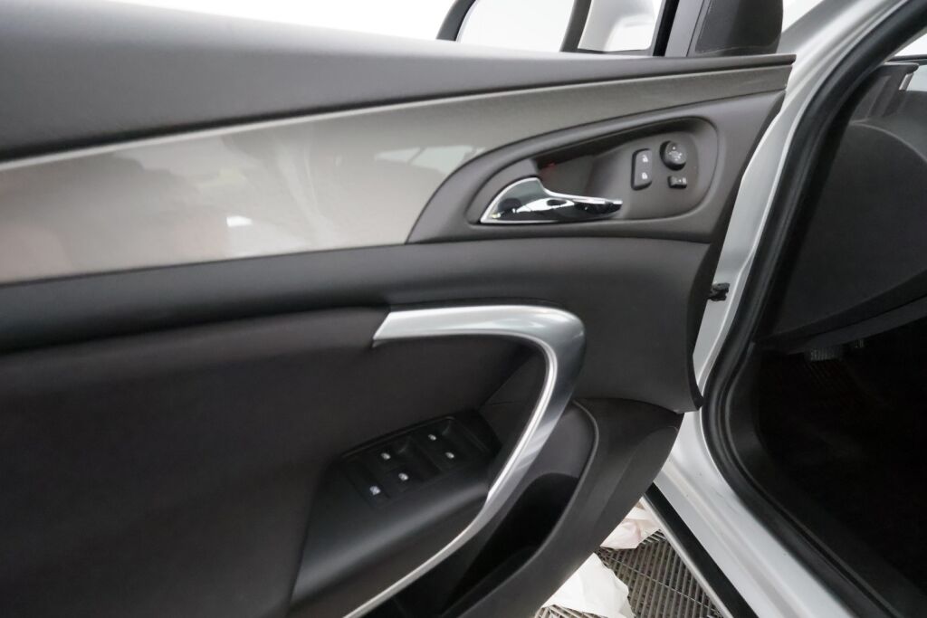 Opel Insignia 2014 Hopea