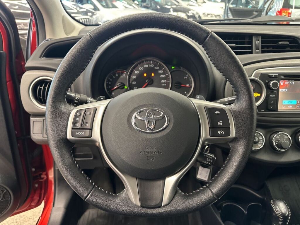Toyota Yaris 2014 Punainen