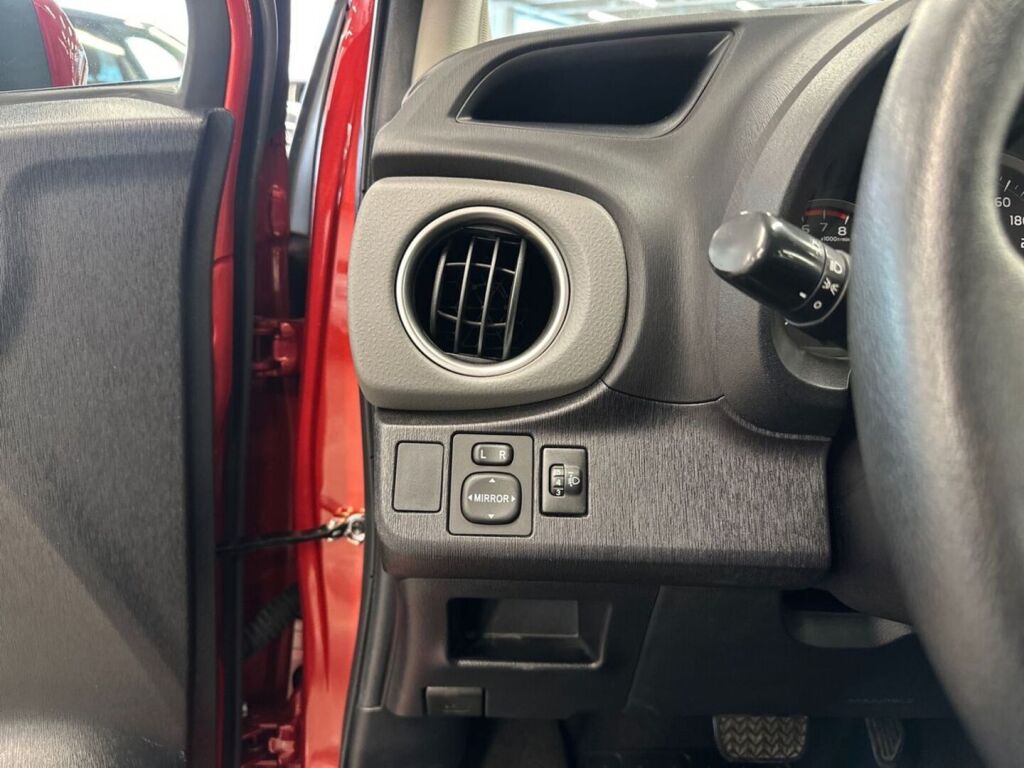 Toyota Yaris 2014 Punainen