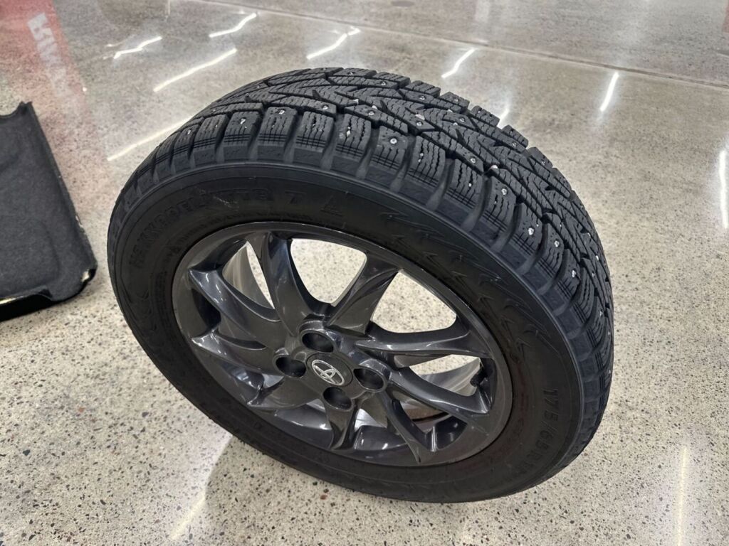 Toyota Yaris 2014 Punainen