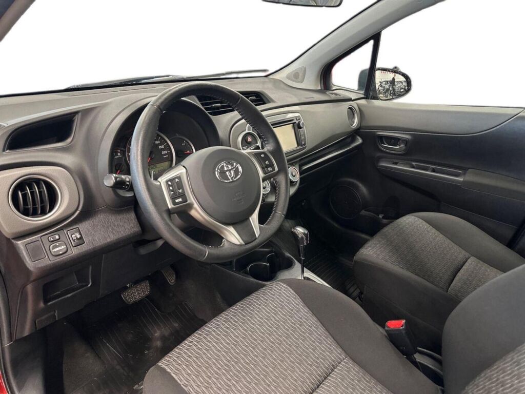 Toyota Yaris 2014 Punainen