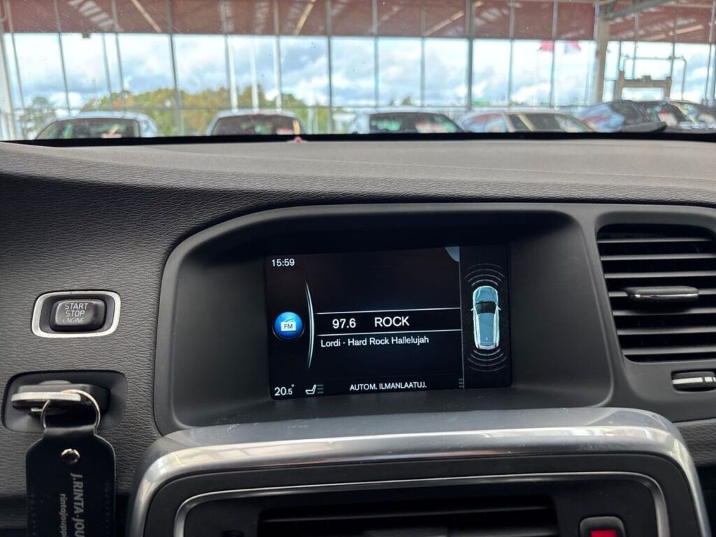 Volvo V60 2014 Punainen