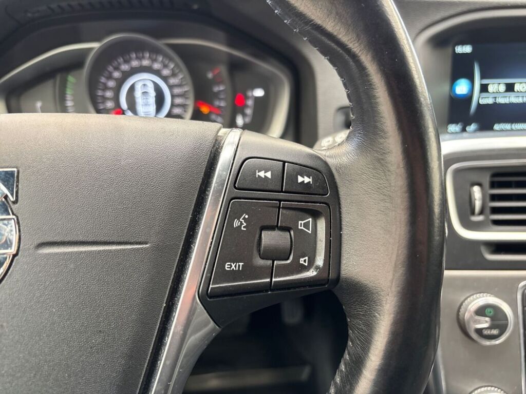 Volvo V60 2014 Punainen