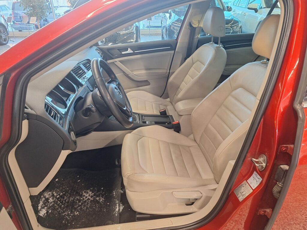 Volkswagen Golf 2014 Punainen