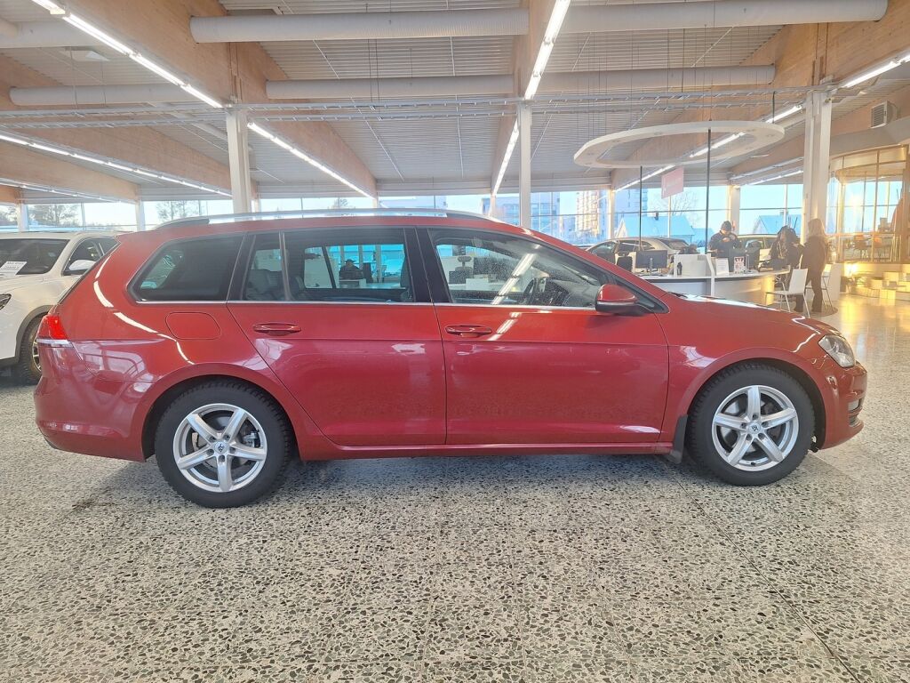 Volkswagen Golf 2014 Punainen