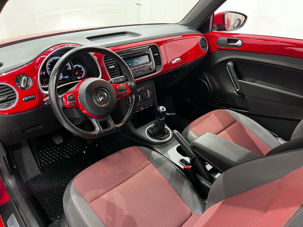 Volkswagen Beetle 2015 Punainen
