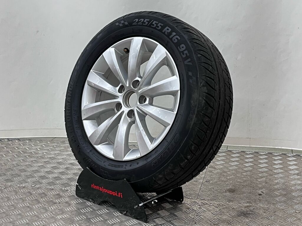 Volkswagen Beetle 2015 Punainen