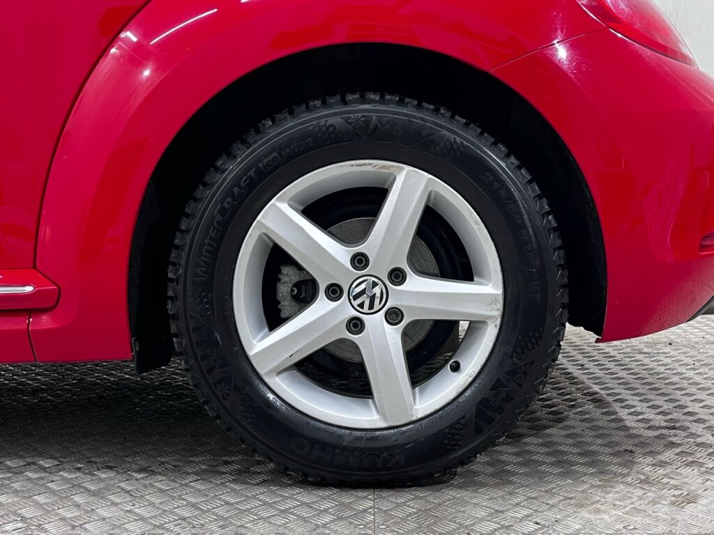 Volkswagen Beetle 2015 Punainen