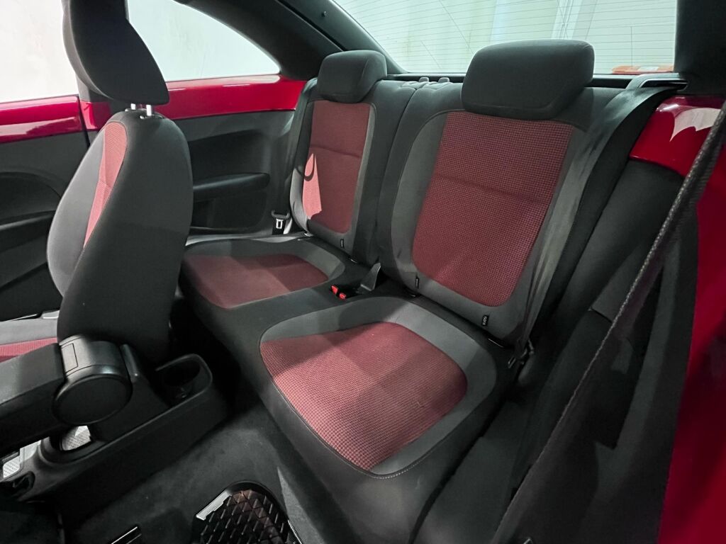 Volkswagen Beetle 2015 Punainen