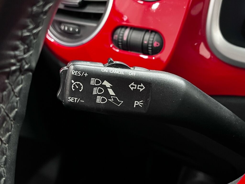 Volkswagen Beetle 2015 Punainen