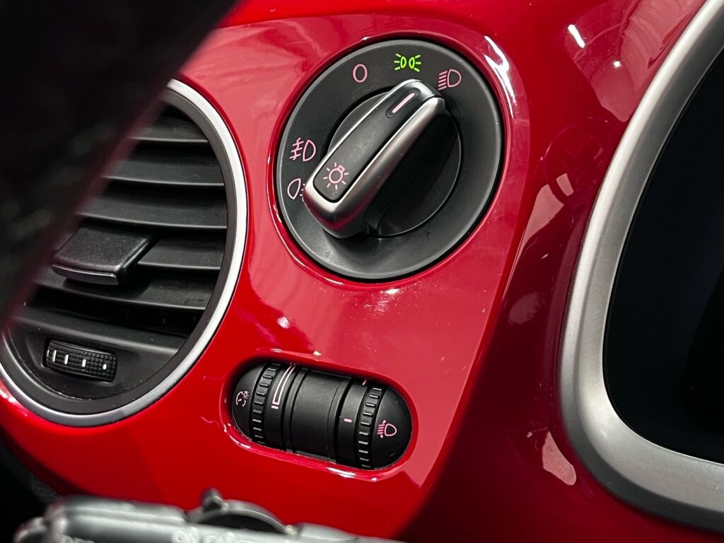 Volkswagen Beetle 2015 Punainen