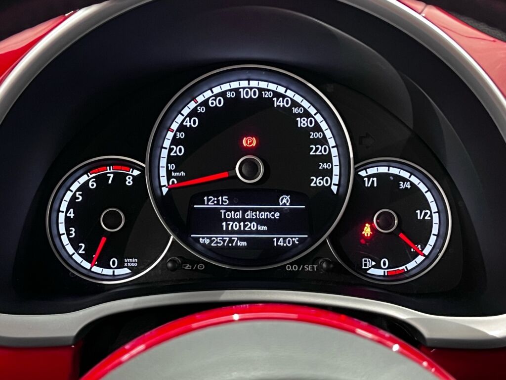 Volkswagen Beetle 2015 Punainen