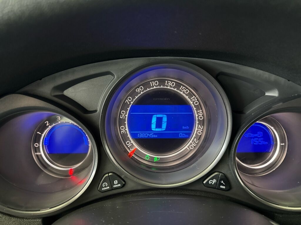 Citroen C4 2015 Punainen