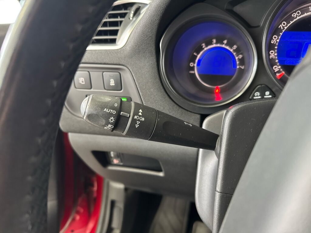 Citroen C4 2015 Punainen