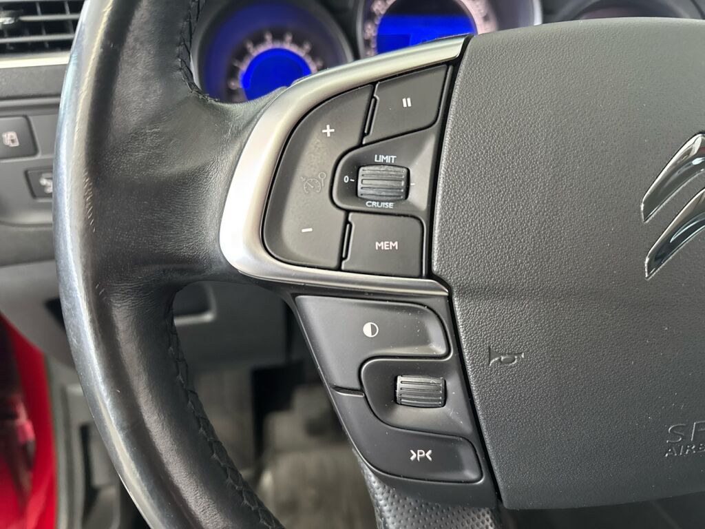 Citroen C4 2015 Punainen