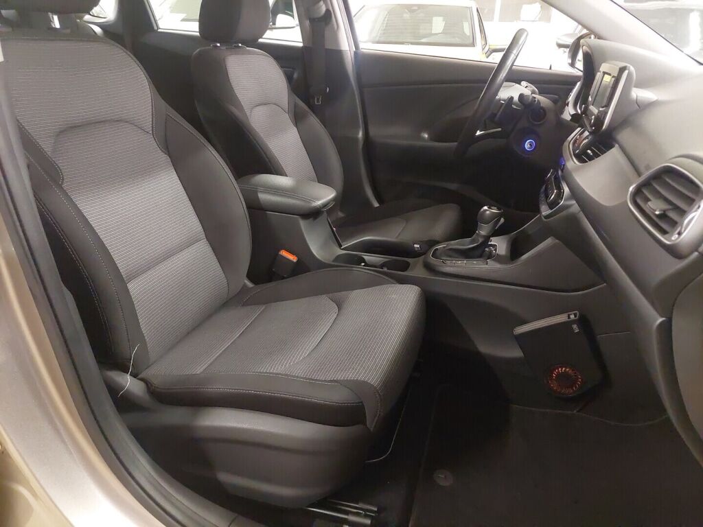 Hyundai i30 5d 2018 Ruskea (beige)