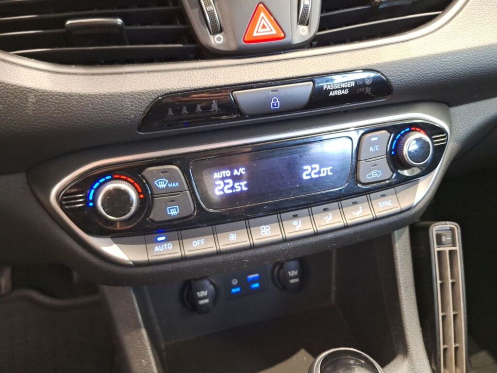 Hyundai i30 5d 2018 Valkoinen