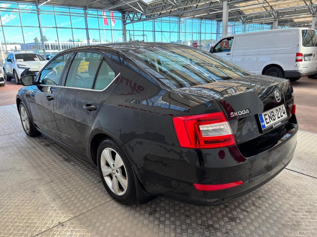 Skoda Octavia 2015 Musta
