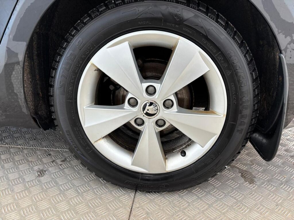 Skoda Octavia 2015 Musta