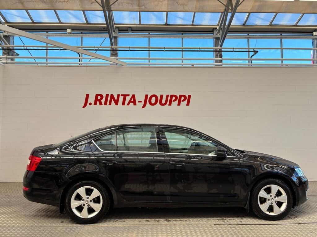 Skoda Octavia 2015 Musta