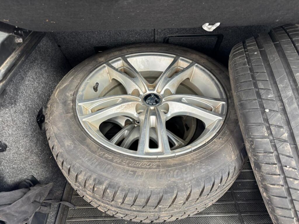 Skoda Octavia 2015 Musta