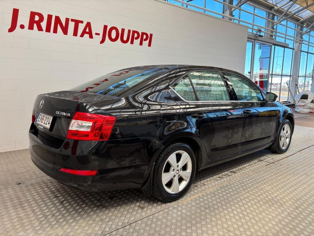 Skoda Octavia 2015 Musta