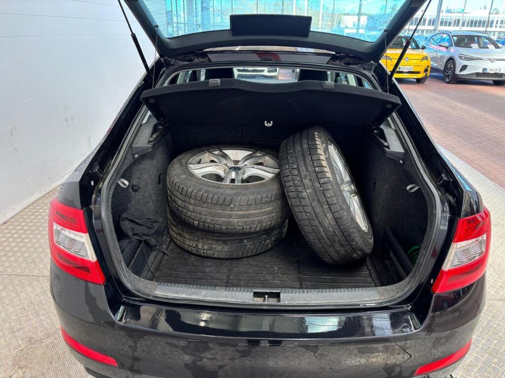 Skoda Octavia 2015 Musta