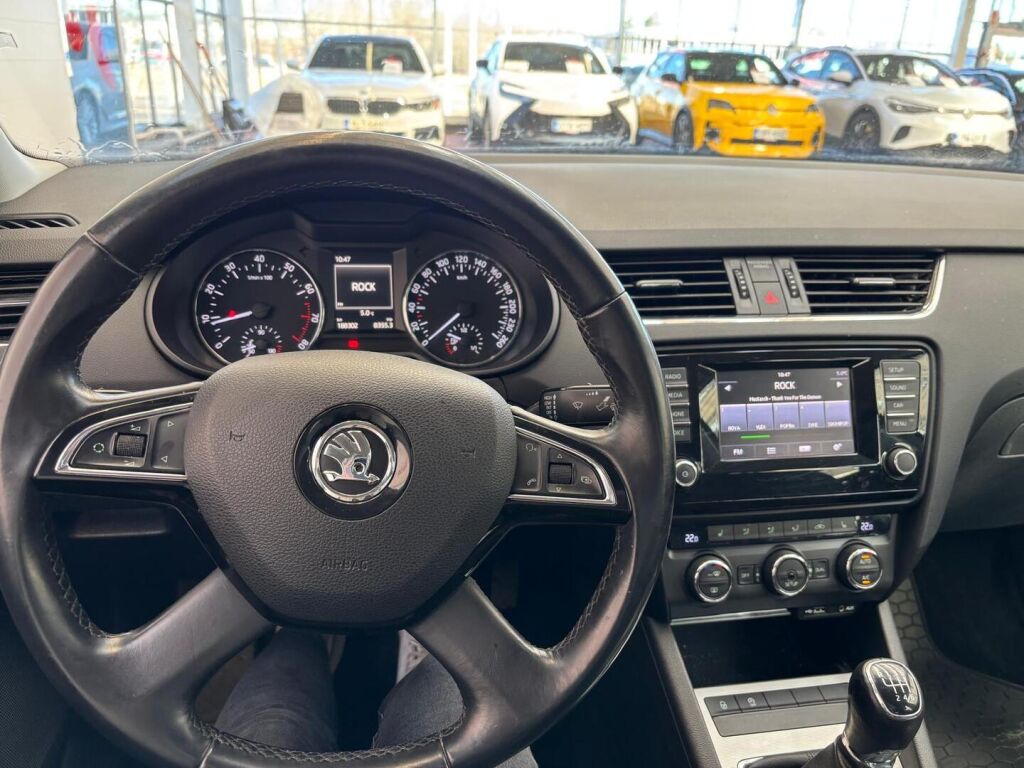 Skoda Octavia 2015 Musta
