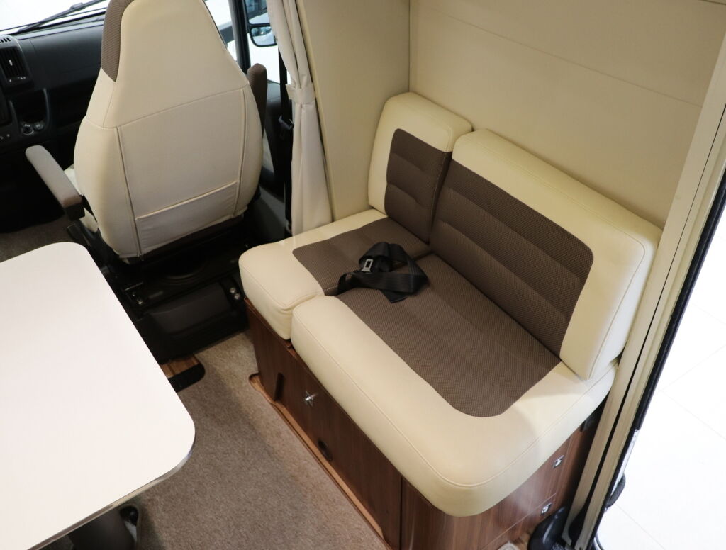Adria Matrix Plus 670 SLT 2015 Harmaa