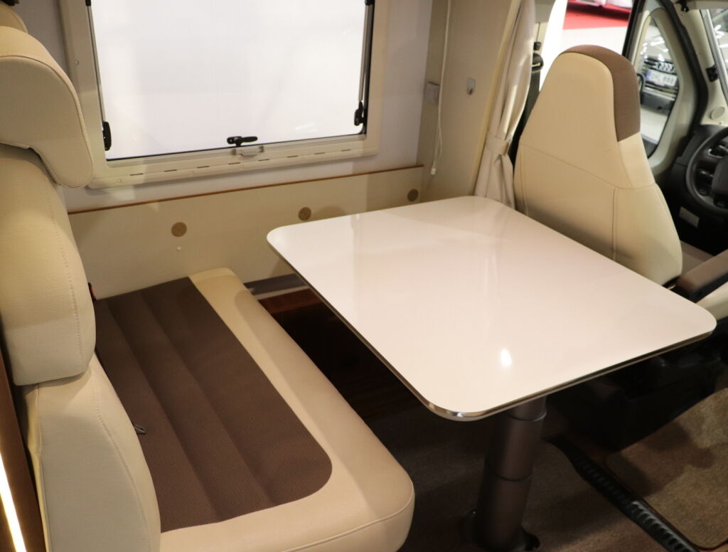 Adria Matrix Plus 670 SLT 2015 Harmaa