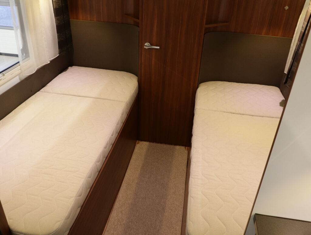 Adria Matrix Plus 670 SLT 2015 Harmaa