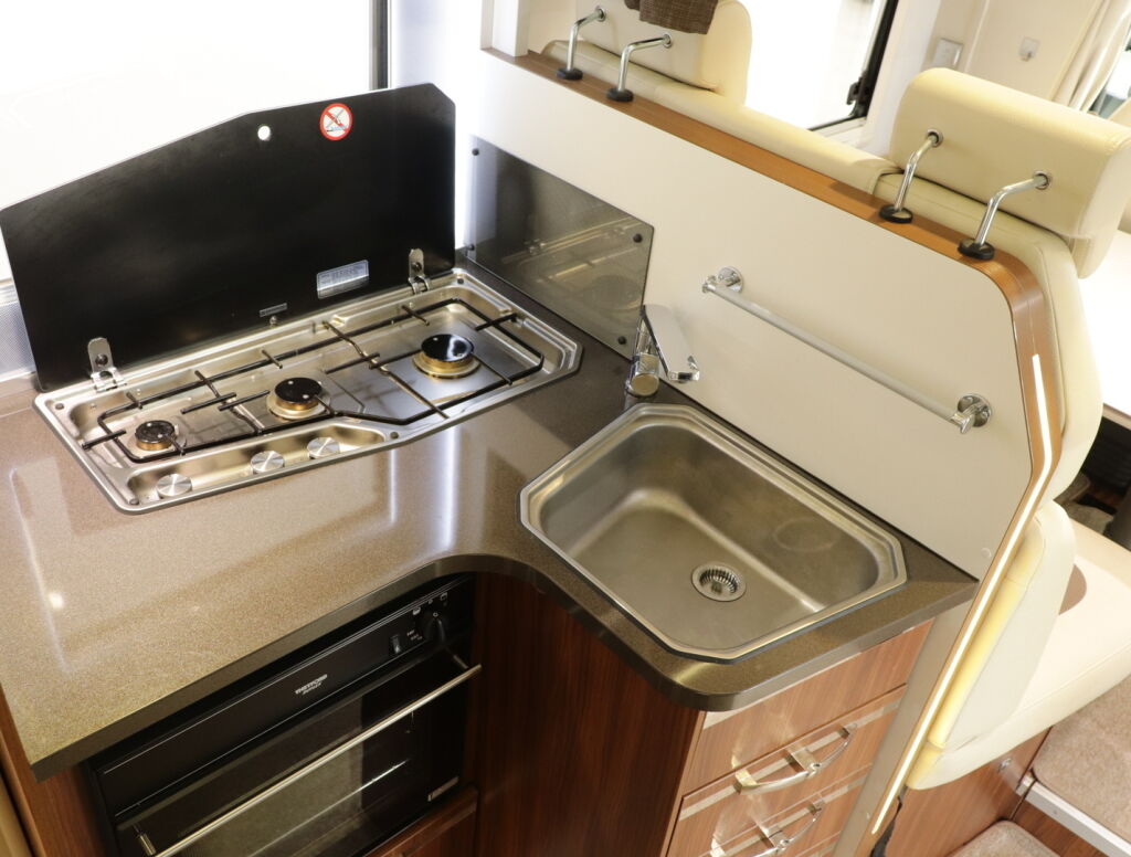 Adria Matrix Plus 670 SLT 2015 Harmaa