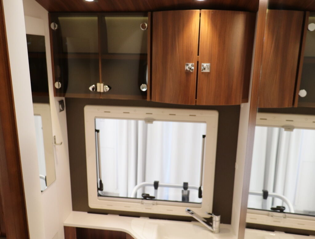 Adria Matrix Plus 670 SLT 2015 Harmaa