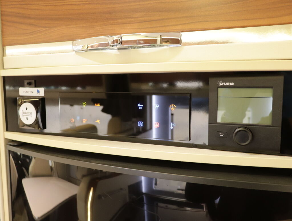 Adria Matrix Plus 670 SLT 2015 Harmaa