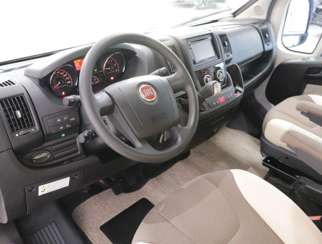 Adria Matrix Plus 670 SLT 2015 Harmaa