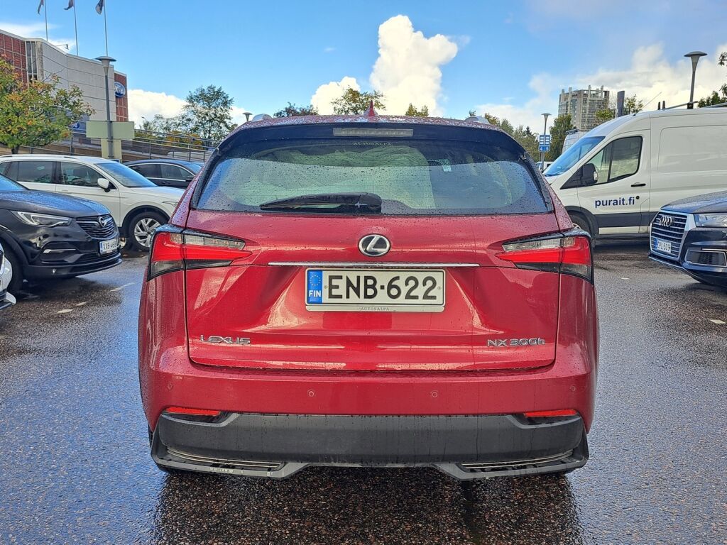 Lexus NX 2015 Punainen