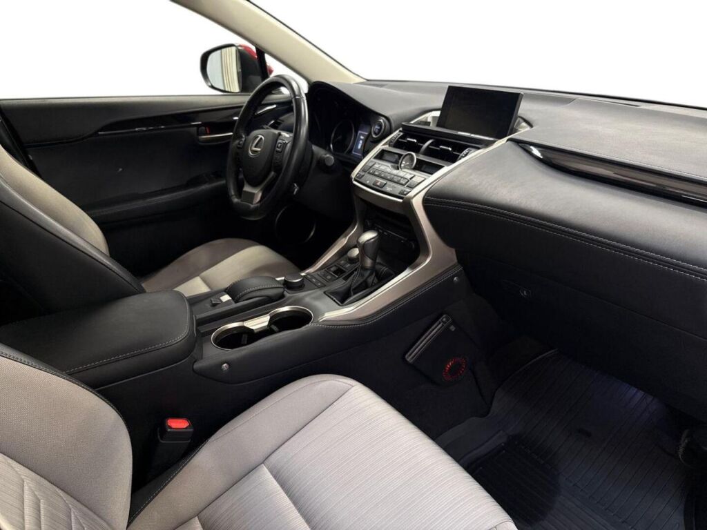 Lexus NX 2015 Punainen